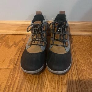 Sorel women’s Black, Tan and Grey tweed boots